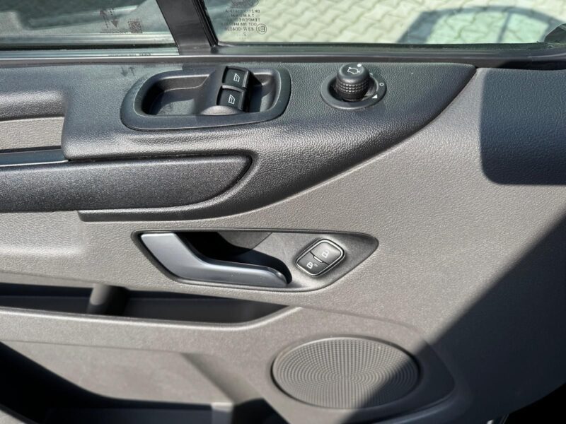Ford Transit Custom 2.0D 8 míst