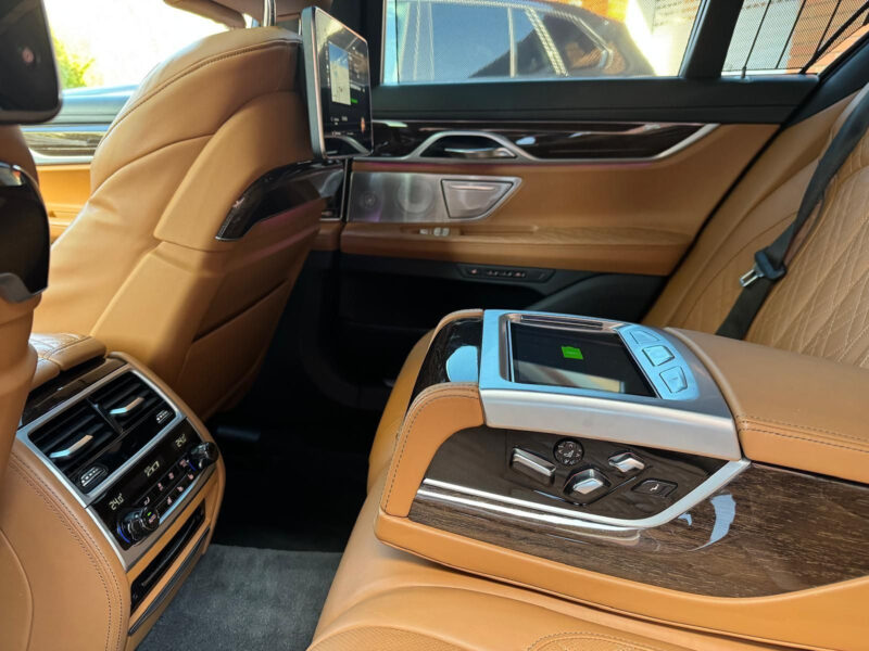 BMW řady 7 750i xDrive M Paket V8