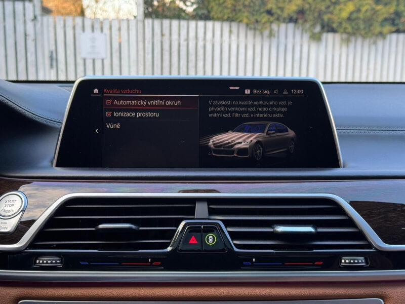 BMW řady 7 750i xDrive M Paket V8