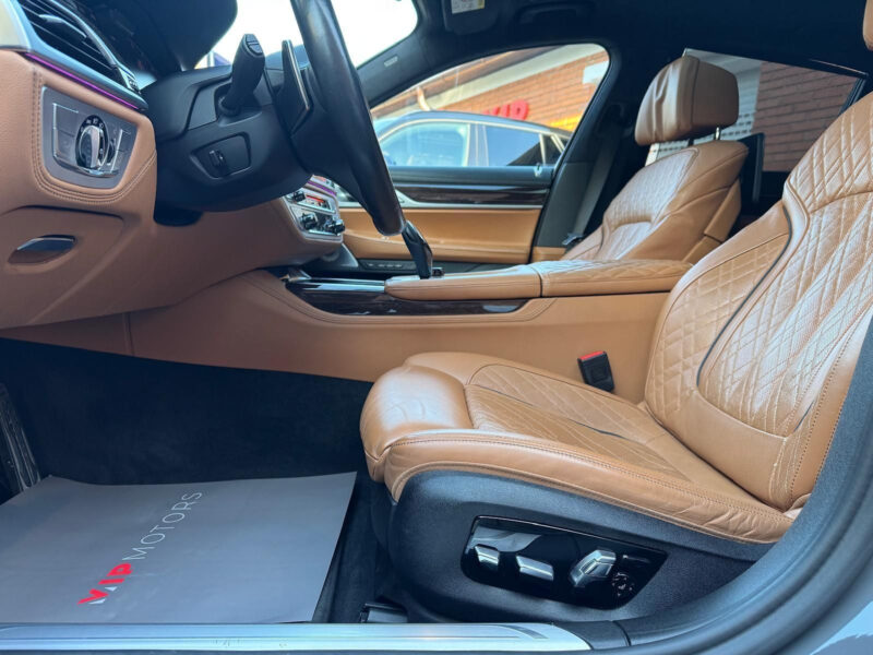 BMW řady 7 750i xDrive M Paket V8