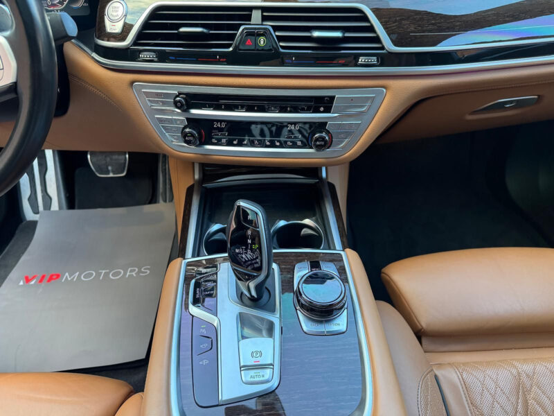BMW řady 7 750i xDrive M Paket V8