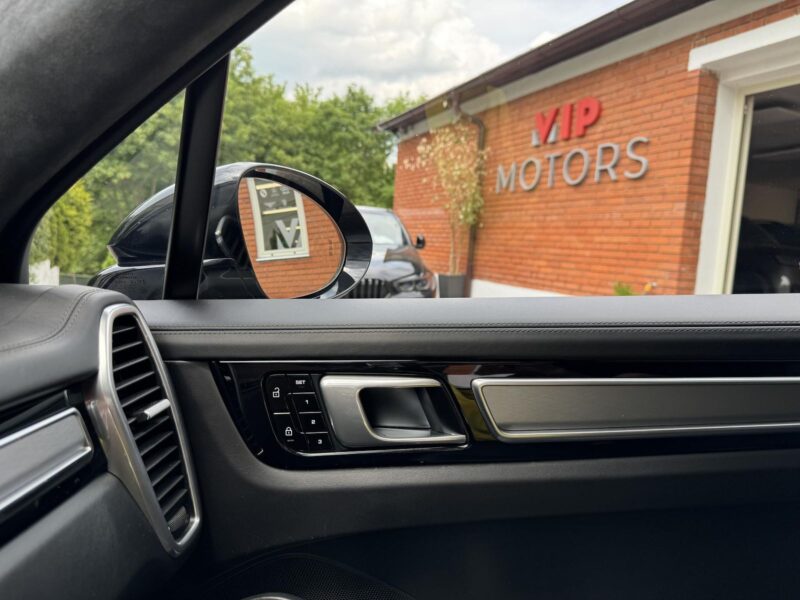 Porsche Cayenne Turbo (404 kW)