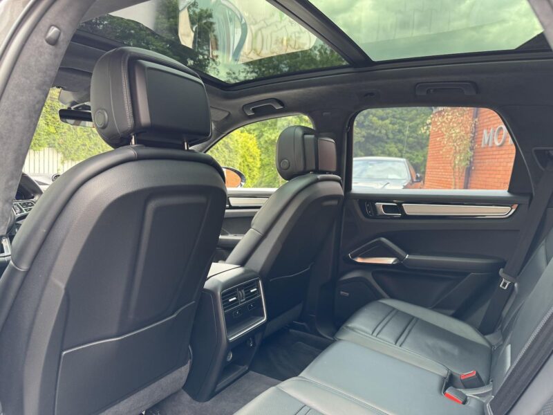 Porsche Cayenne Turbo (404 kW)