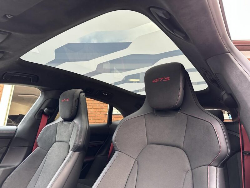 Porsche Taycan GTS Sport Turismo