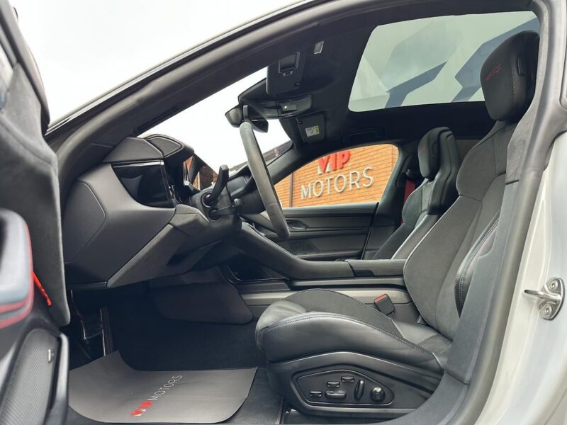 Porsche Taycan GTS Sport Turismo