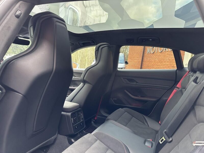 Porsche Taycan GTS Sport Turismo