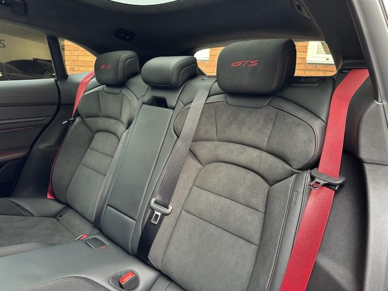 Porsche Taycan GTS Sport Turismo