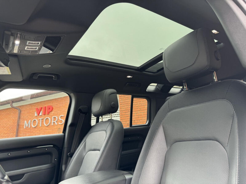 Land Rover Defender D300 R-Dynamic