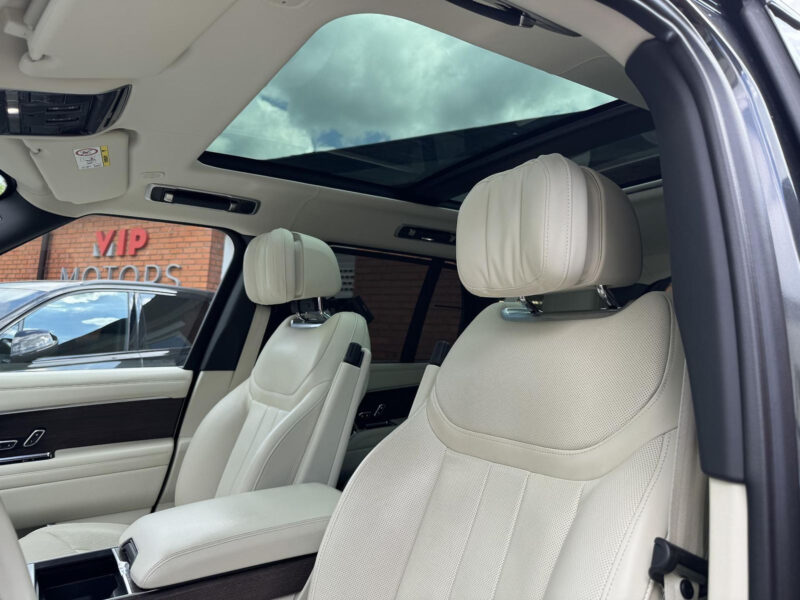 Land Rover Range Rover D300 Autobiography