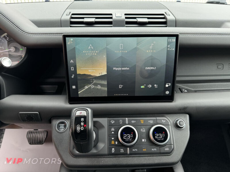 Land Rover Defender D300 R-Dynamic