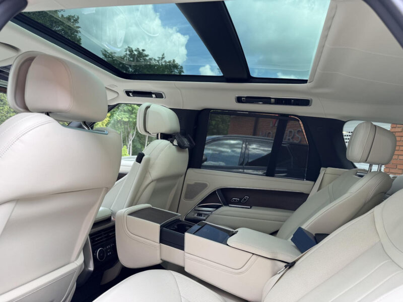 Land Rover Range Rover D300 Autobiography