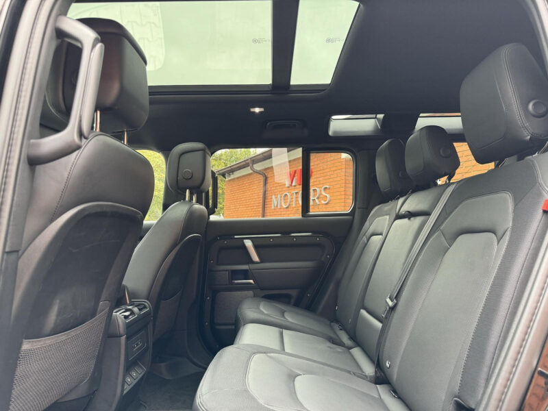 Land Rover Defender D300 R-Dynamic