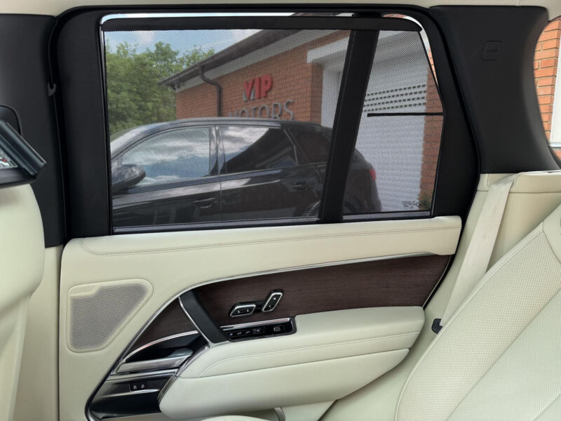 Land Rover Range Rover D300 Autobiography