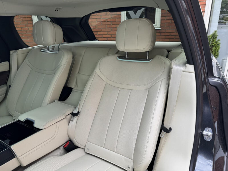 Land Rover Range Rover D300 Autobiography