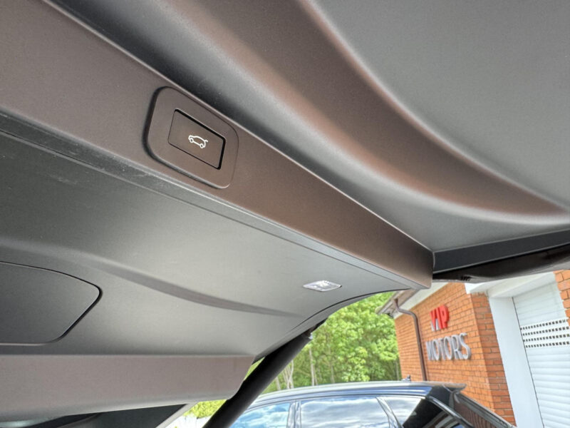 Land Rover Range Rover D300 Autobiography