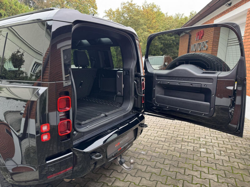 Land Rover Defender D300 R-Dynamic