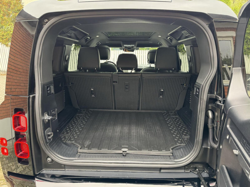 Land Rover Defender D300 R-Dynamic