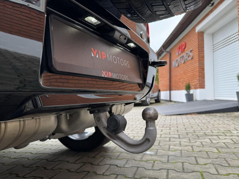 Land Rover Defender D300 R-Dynamic