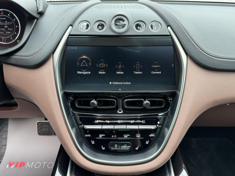 Aston Martin DBX V8