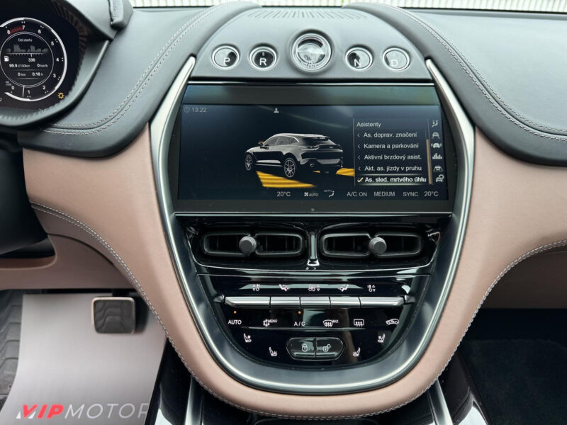 Aston Martin DBX V8