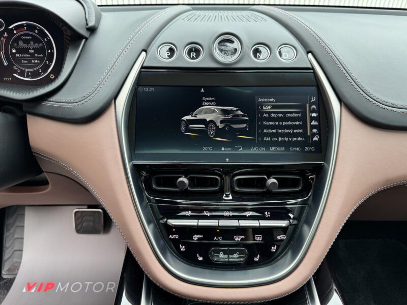 Aston Martin DBX V8