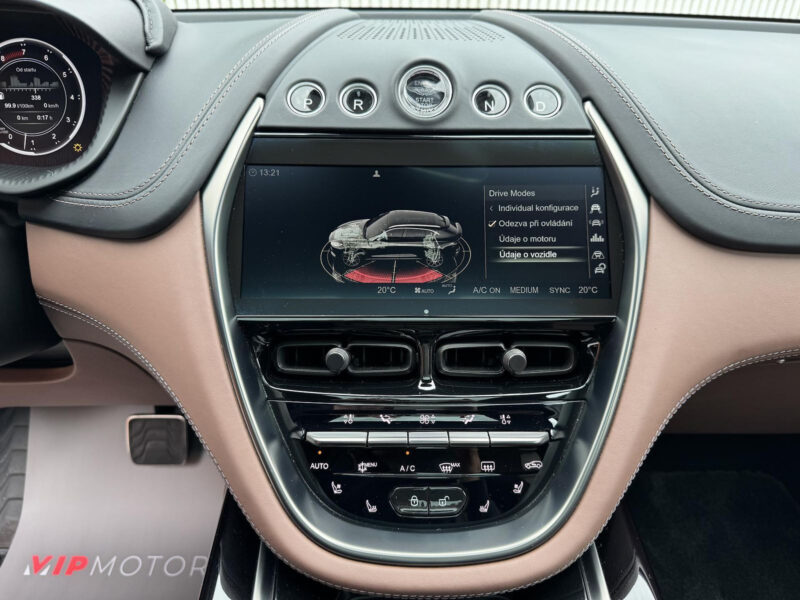 Aston Martin DBX V8