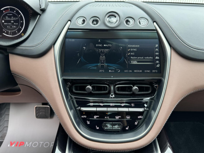 Aston Martin DBX V8