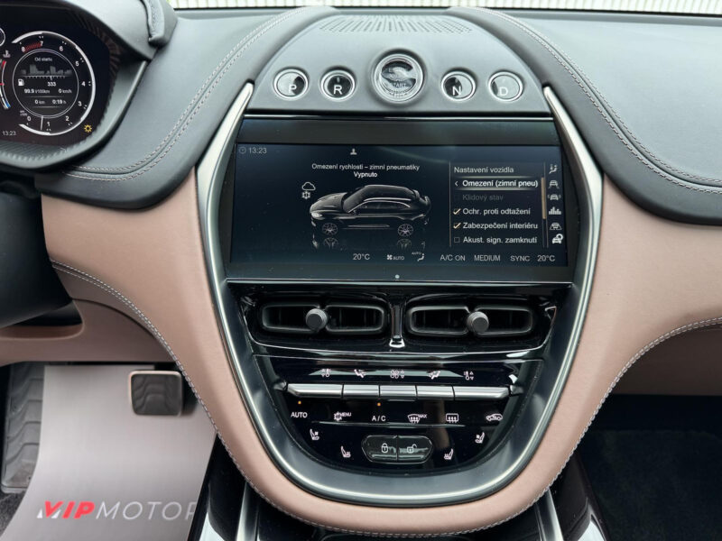 Aston Martin DBX V8