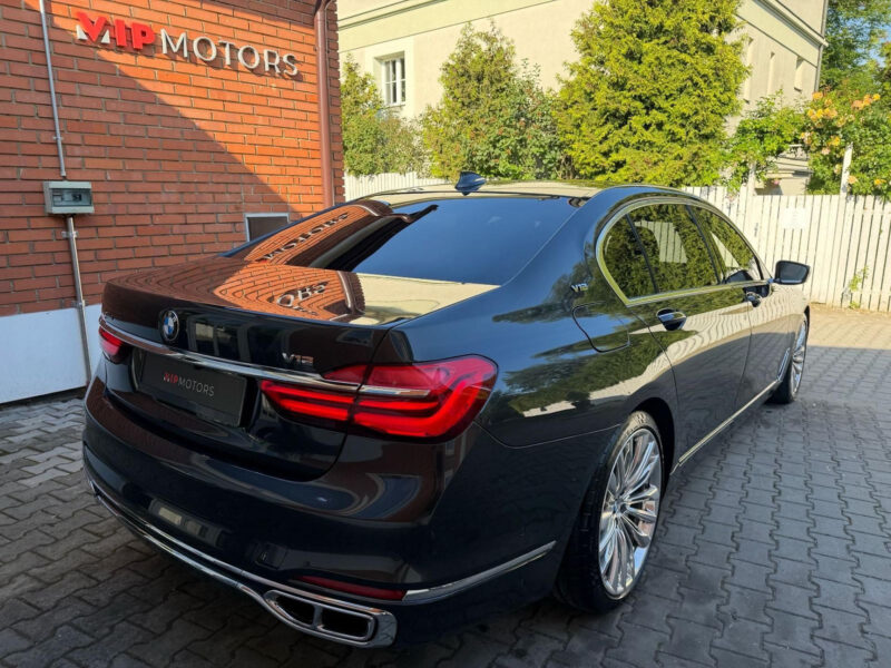 BMW 760Li xDrive V12 Individual