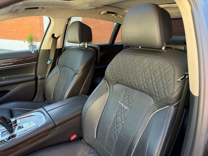 BMW 760Li xDrive V12 Individual