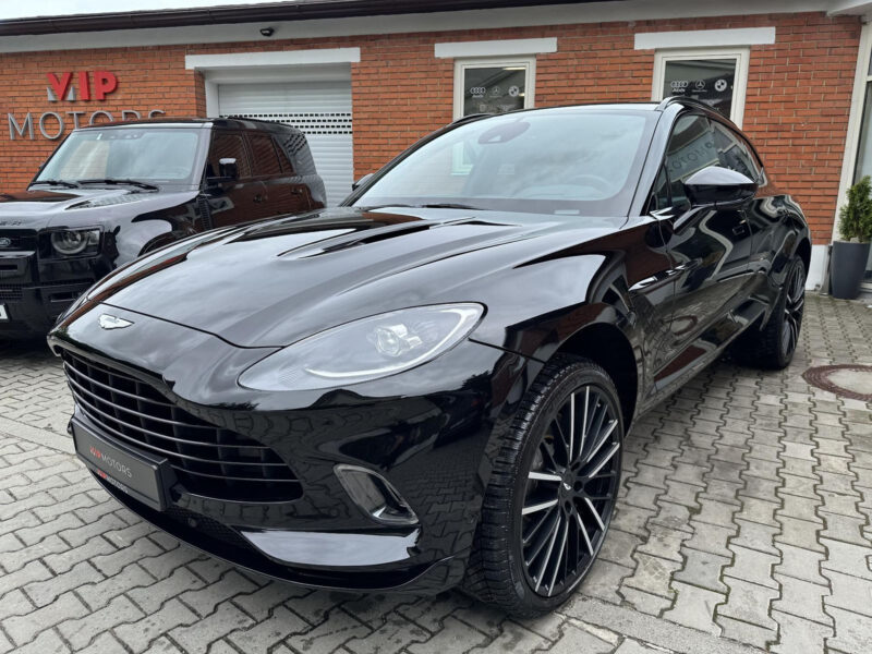 Aston Martin DBX V8