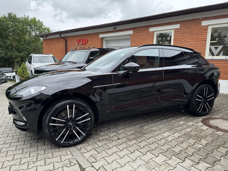 Aston Martin DBX V8