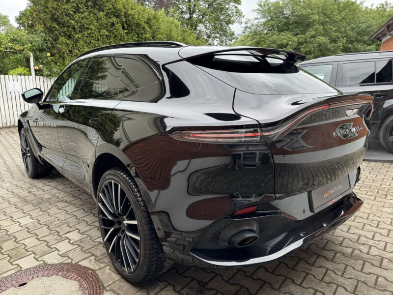 Aston Martin DBX V8