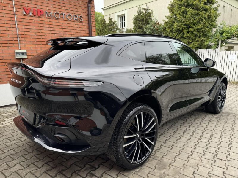 Aston Martin DBX V8