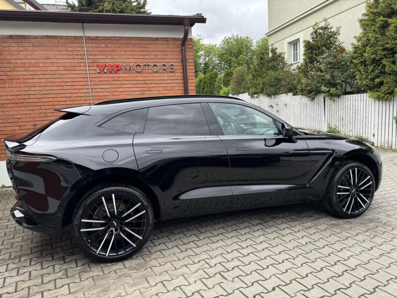 Aston Martin DBX V8