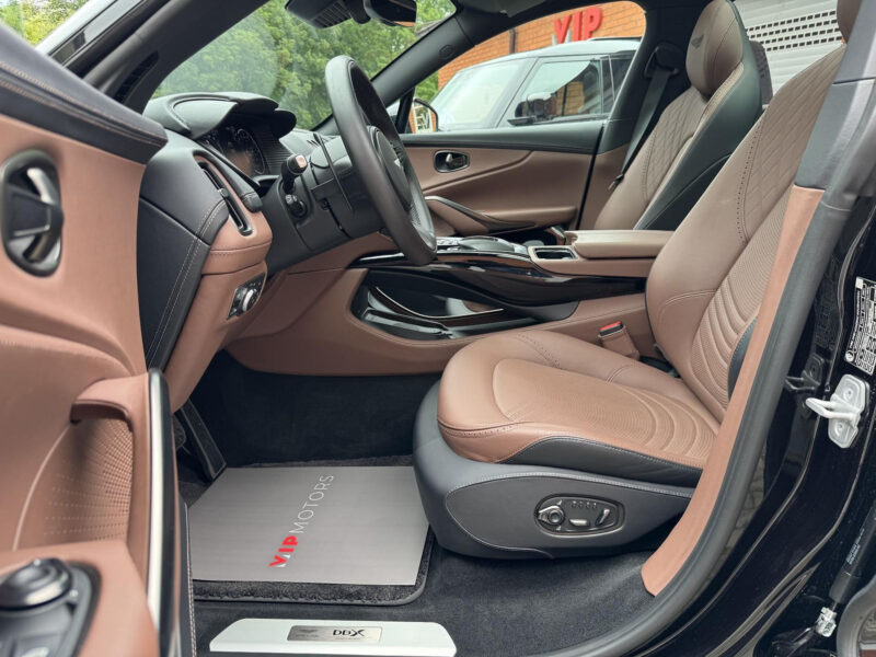 Aston Martin DBX V8