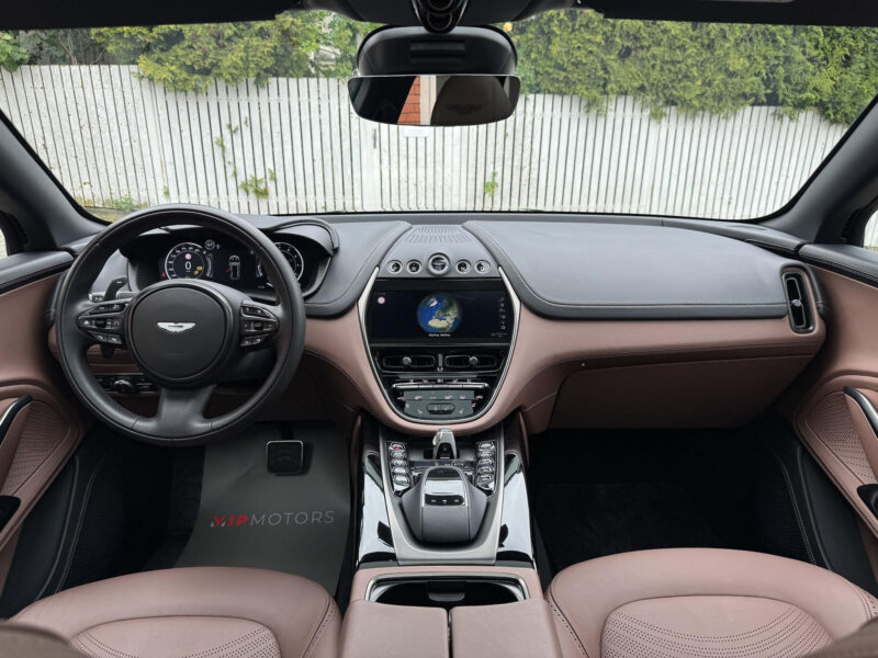 Aston Martin DBX V8