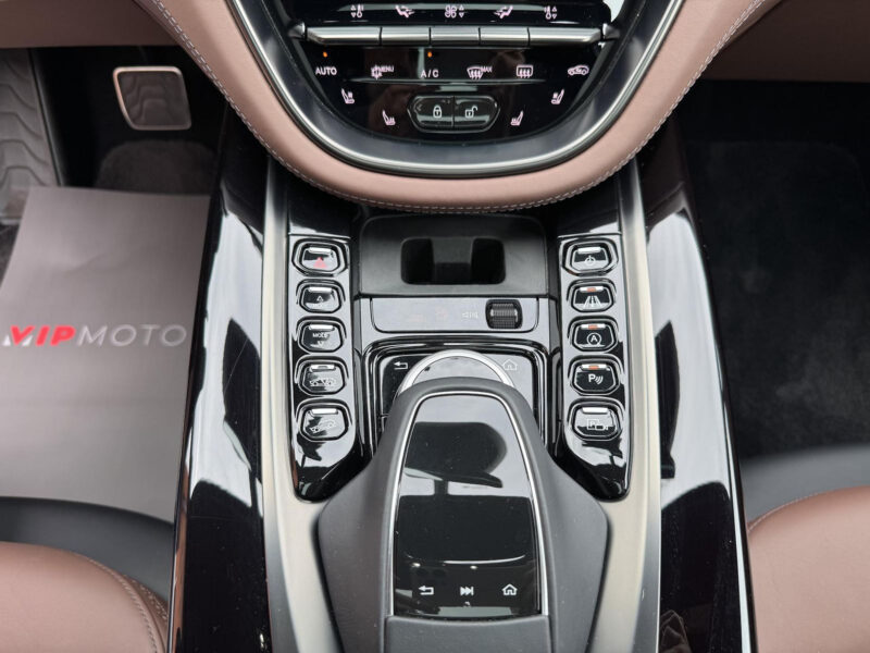 Aston Martin DBX V8