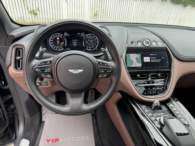 Aston Martin DBX V8