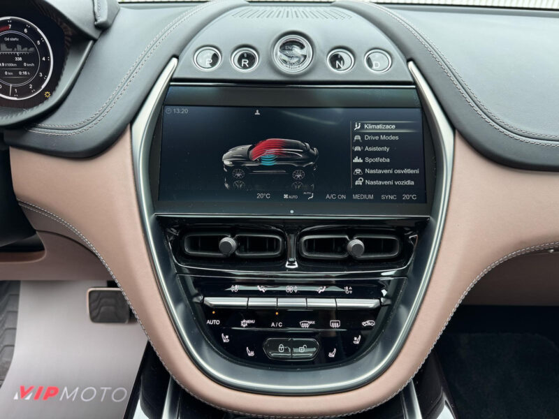 Aston Martin DBX V8
