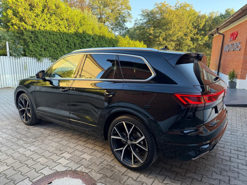 Volkswagen Touareg 3.0 TDI R-Line 210 kW, R22, DCC, Noční vidění