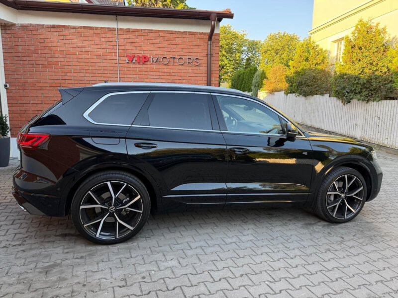 Volkswagen Touareg 3.0 TDI R-Line 210 kW, R22, DCC, Noční vidění