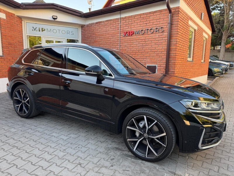 Volkswagen Touareg 3.0 TDI R-Line 210 kW, R22, DCC, Noční vidění