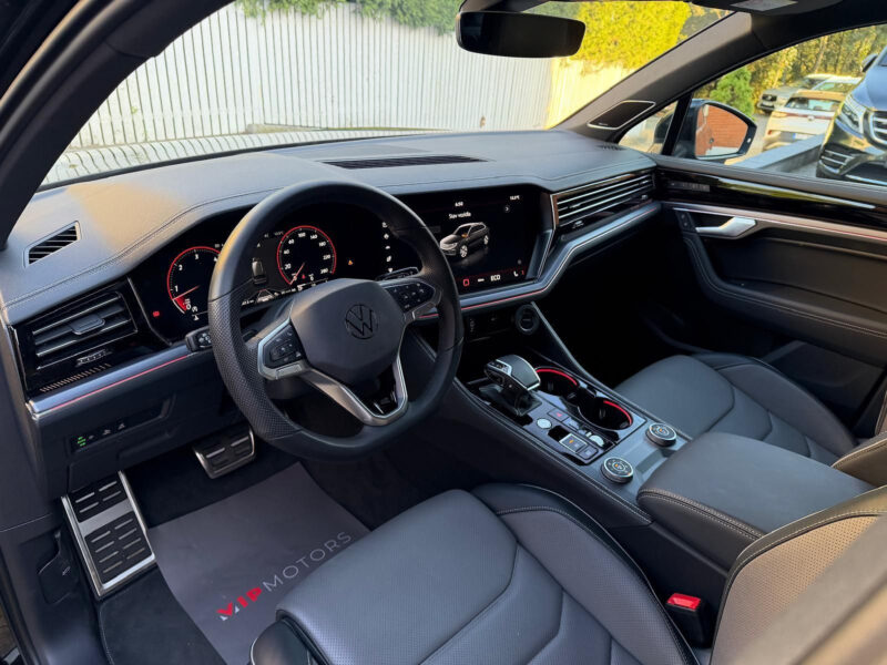 Volkswagen Touareg 3.0 TDI R-Line 210 kW, R22, DCC, Noční vidění