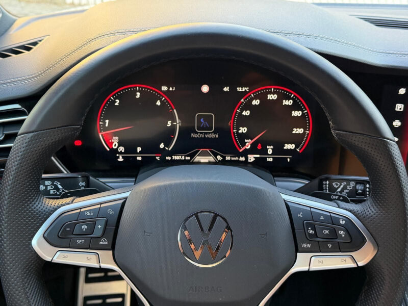 Volkswagen Touareg 3.0 TDI R-Line 210 kW, R22, DCC, Noční vidění