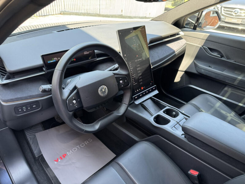 Fisker Ocean Extreme 420 kW, Solární panoramatická střecha, R22