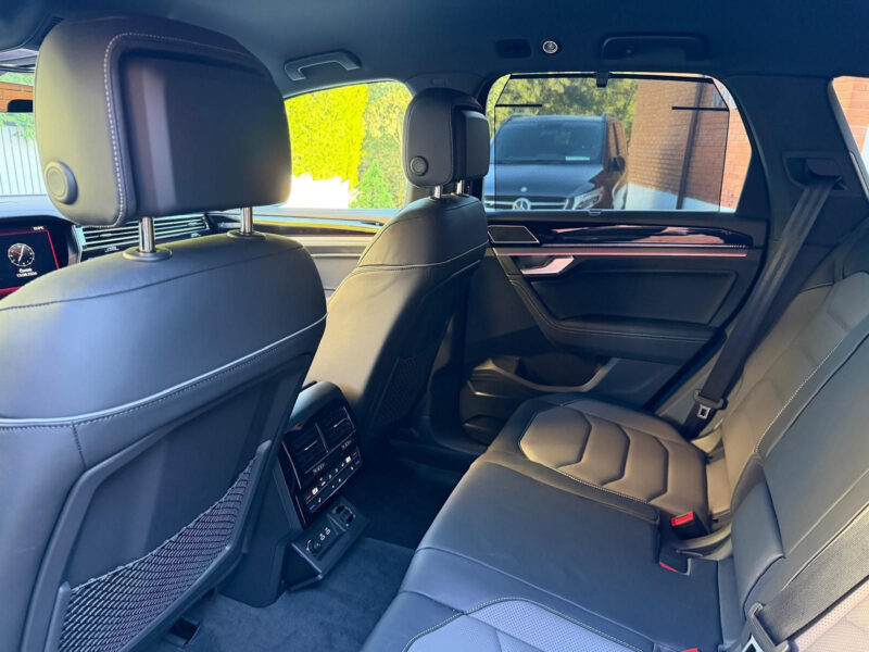 Volkswagen Touareg 3.0 TDI R-Line 210 kW, R22, DCC, Noční vidění