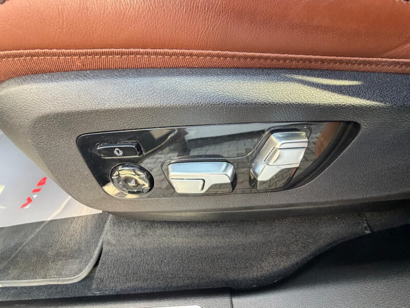 BMW X7 xDrive40d, Individual, M paket, masáže, R21, Bowers & Wilkins