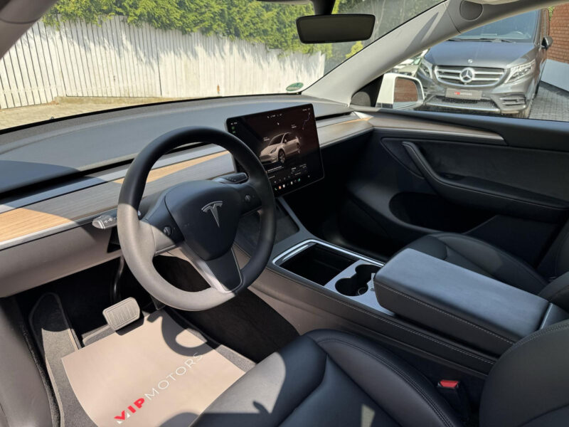 Tesla Model Y Long Range AWD 378 kW, Panorama, Tažné zařízení