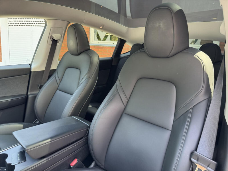 Tesla Model Y Long Range AWD 378 kW, Panorama, Tažné zařízení